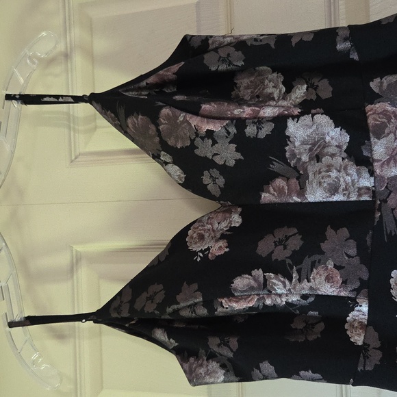 Black  (Junior's) Dress - Picture 2 of 7